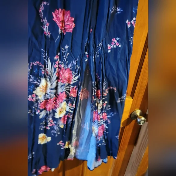 Blue floral 1x torrid maxi skirt pre owned with 2 slits - Picture 5 of 6